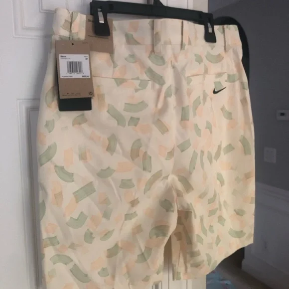 New w Tag: Nike Tour Golf Shorts. Size Medium or 32 Waist