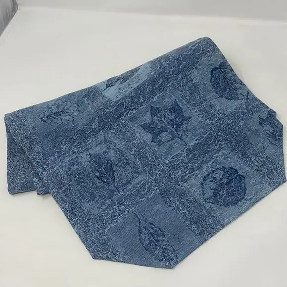 Autumn leaves table runner