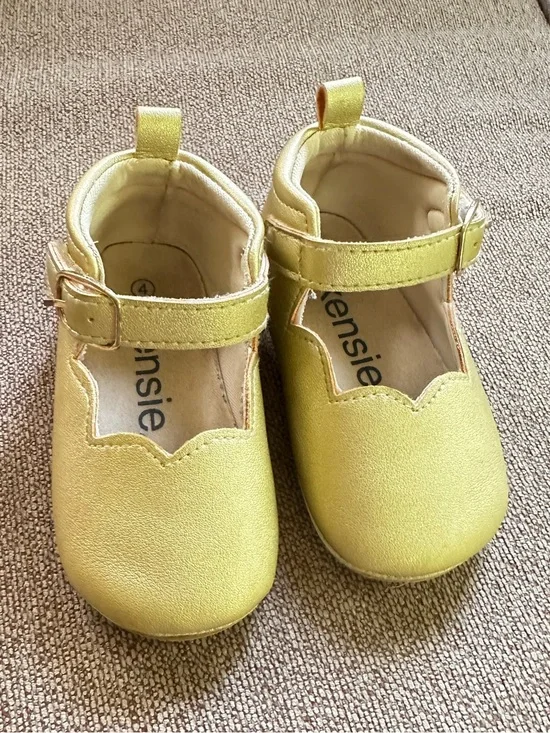 Toddler Girls' size 4 Gold Mary Jane Shoes