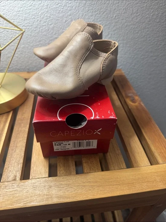 Child TAN Slip-On Leather Jazz Shoe- NEW multiple sizes available