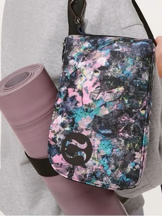 LIKE NEW Lululemon Off the Mat Pouch Neoprene