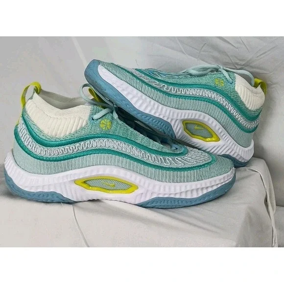 Size 11 - Nike Cosmic Unity 3 Joy