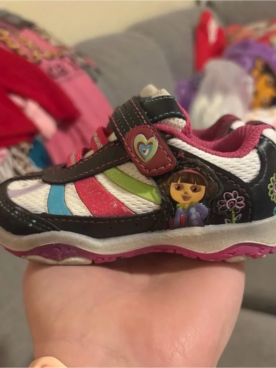 Dora the Explorer Girls' Pink & Black Walker Sneakers