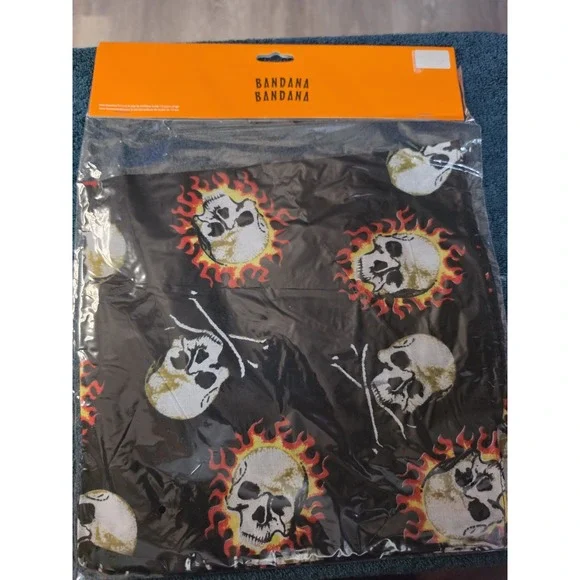 Nos Vtg  BANDANA NEW SEALED SKULL PATTERN