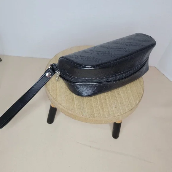 Black Embossed Oakley Logo Sunglasses Case Hard Shell Zipper Wrist‎ Strap