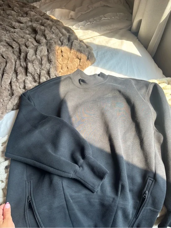 Women’s black Nike tech crewneck Sweater
