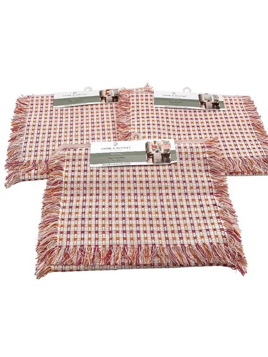 3 Room & Retreat Seasonal Table Runner 14