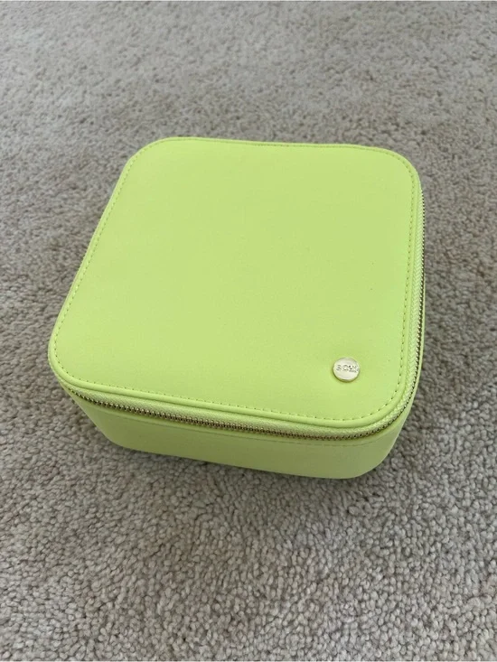 Stoney clover lane sunglasses case in lime, excellent condition!!