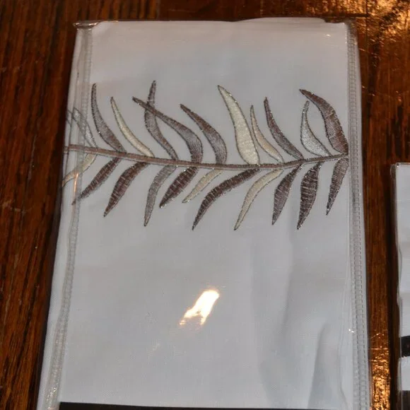 RARE SET KIM SEYBERT LIVING 4 SILVER EMBROIDERED FEATHER 21