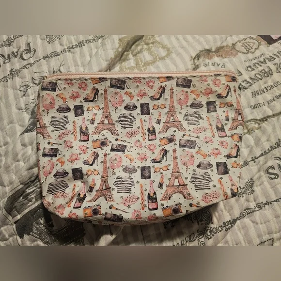 NWOT French Detailed Sparkle make-up bag