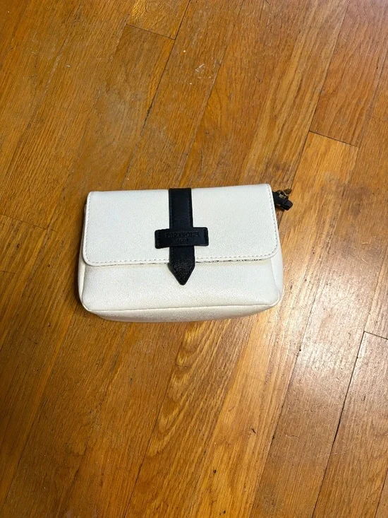 Qatar Airways x Diptyque Cosmetic Pouch
