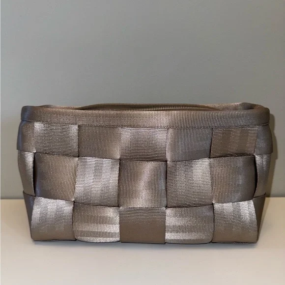 Harvey’s Champagne Seatbelt Large Travel Make-up Case