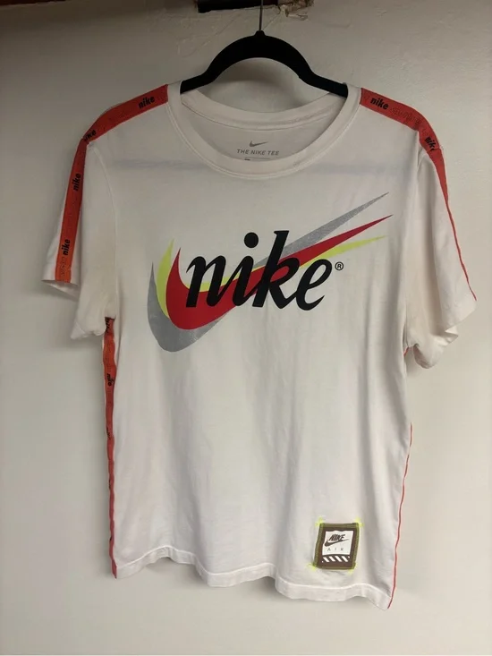 Nike White Short-Sleeve Logo Tee with Red and Gray Swoosh