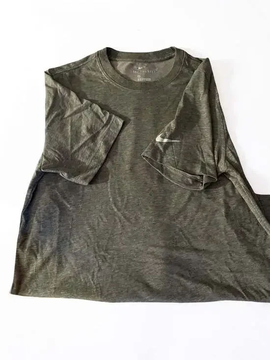Nike Dri-FIT performance  Unisex T-Shirt - Size M/Grey