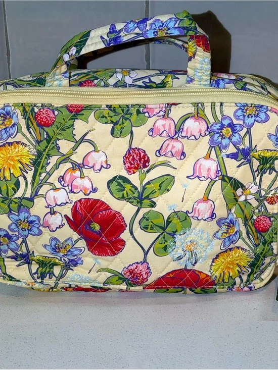 🌸VERA BRADLEY Ultimate Travel Case - All the Pretty Wildflowers🌸