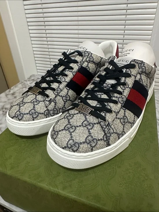 Gucci Men GG Supreme Sneaker in Beige with Red & Navy Web