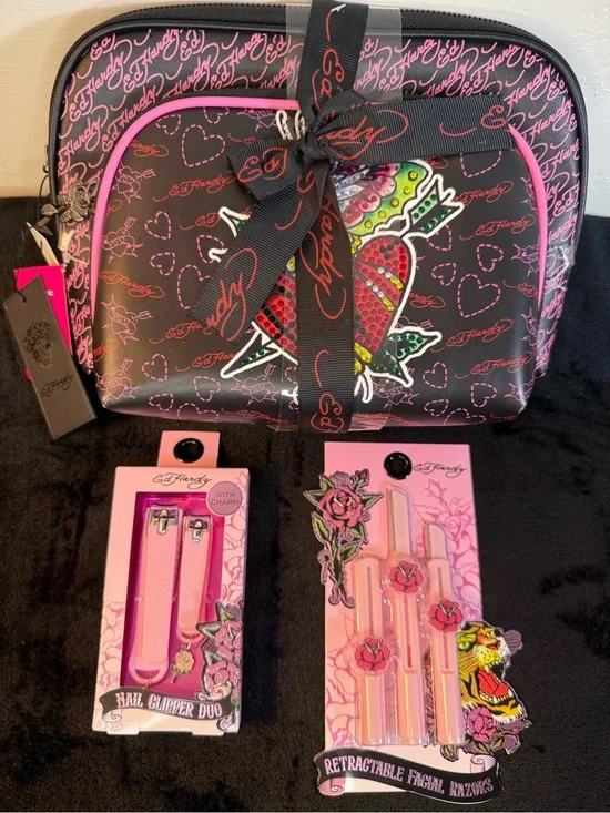 NWT Ed Hardy Y2K 2 Pc Cosmetic Bag with Nail Clippers & 6 Pc Facial Razor.
