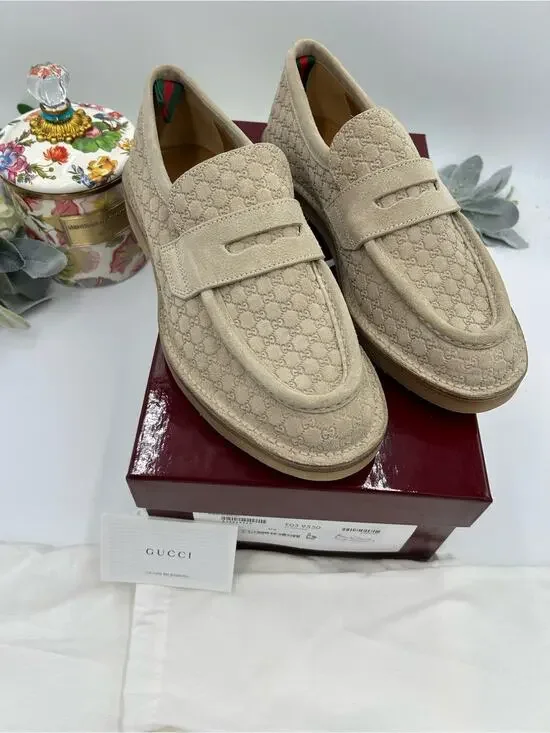Gucci Men's oatmeal Suede GG Logo Penny Loafers size 8 made in Italy