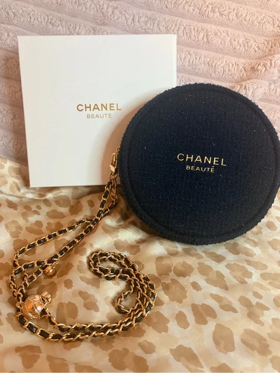 GWP Chanel Beaute Navy Beauty Pouch w. Gold Chain + Original Packaging