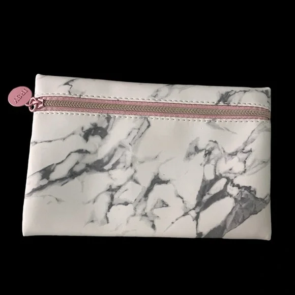 Ipsy Cosmetic Case 7.5