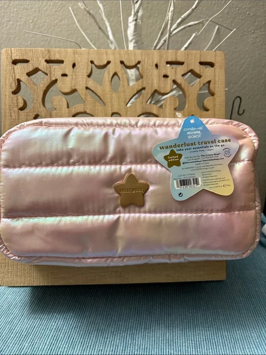 Wanderlust Crème Shop  Travel Case in Iridescent Pink