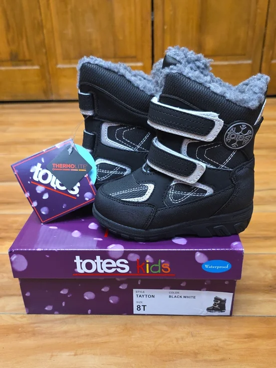 NEW Totes Tayton Waterproof Insulated Flat Heel Winter Outdoor Boots Sz 8T