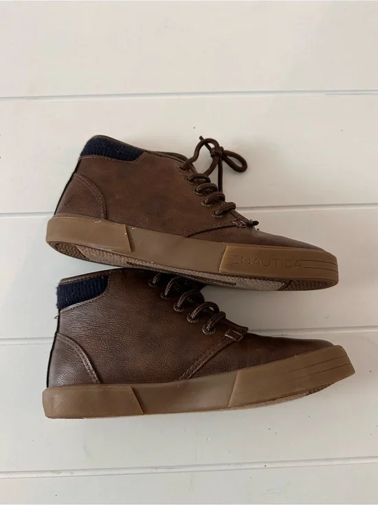 Nautica Brown Leather Chukka Boots with Lace-Up