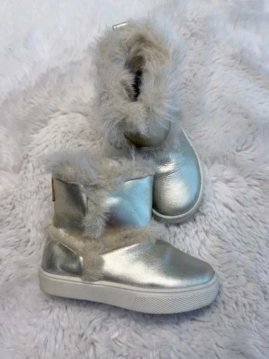 Like NEW Freshly Picked toddler boots. Gold size 6
