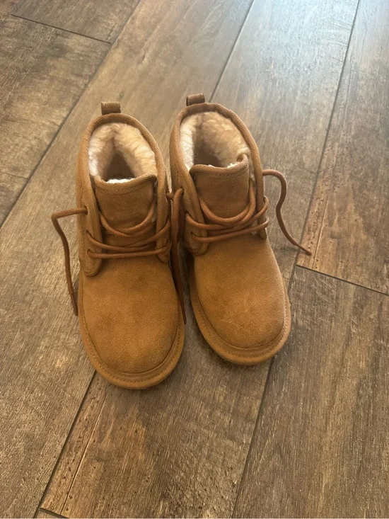 UGG Kids Chestnut Suede Lace-Up Ankle Boots