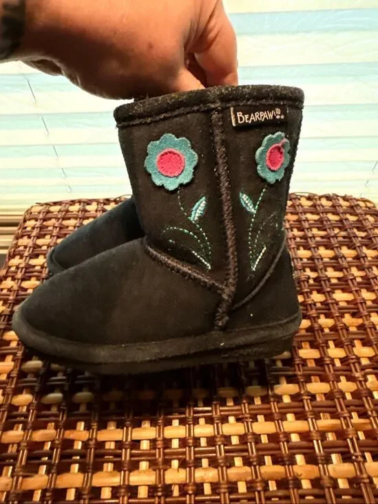 Bearpaw Girls' Buttercup Suede Boots black