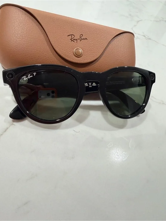 Ray-Ban meta Black Frame Green Lens Polarized Round Sunglasses with Tan Case
