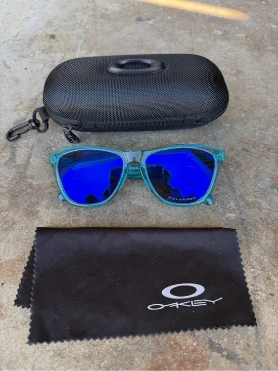 Oakley Teal Translucent Frame Sunglasses with Vibrant Blue Polarized Lenses