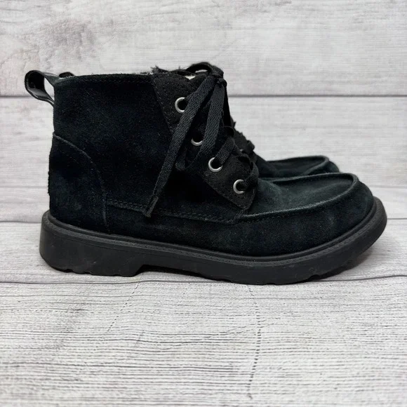 UGG Kids Chelham Weather Black Lace-Up Ankle‎ Boots size 3 Youth Winter Warm