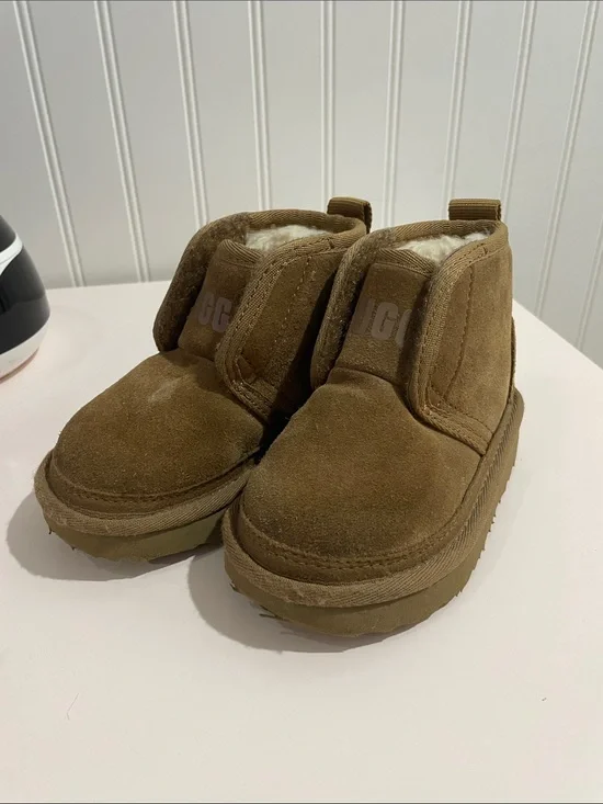 UGG Kids Chestnut Suede Shearling-Lined Slip-On Boots