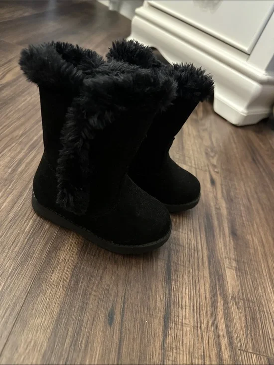 Cat & Jack Black Faux-Fur Trim Girls' Winter Boots