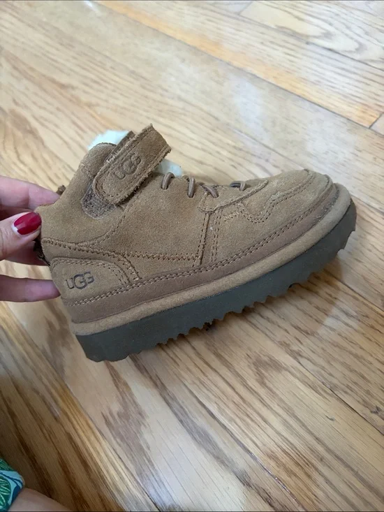 UGG Kids Chestnut Suede Hook-and-Loop Ankle Boot