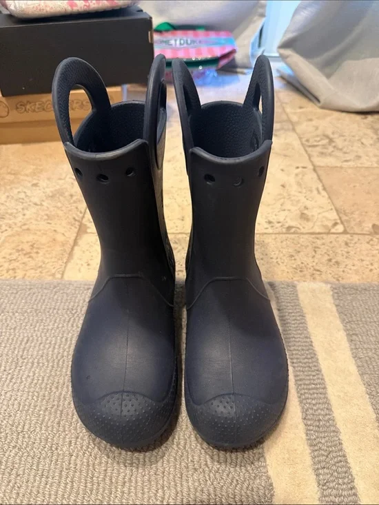 CROCS Kids Navy Blue Pull-On Rain Boots with Handles J3