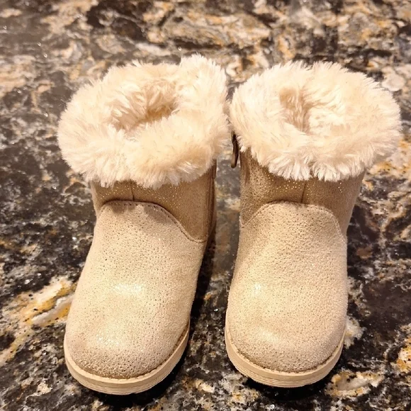 Girls Cat & Jack faux fur lined boots size 9