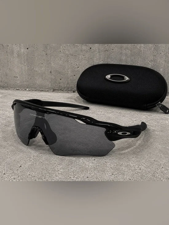 Oakley Men’s Black Radar EV Sunglasses with Dark Gray Lenses