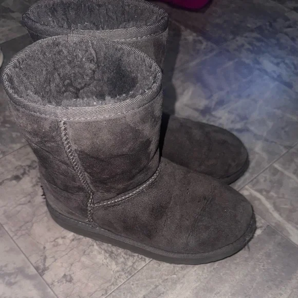 UGG Kids Classic II Charcoal Gray Suede Boots Little Kid Size 1