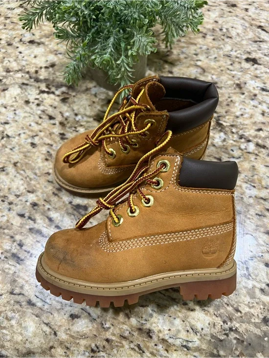 Timberland Tan and Brown Leather Boots with Rugged Sole 7 Toddler/Baby