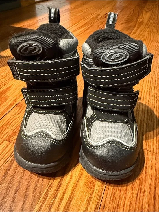 The Children's Place Black and Gray Hook-and-Loop Winter Boots