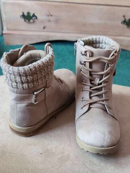 Girl's Taupe Knit-Cuff Lace-Up Boots