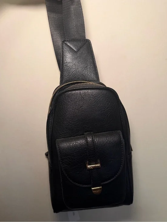 Black Faux Leather Crossbody Bag 🖤