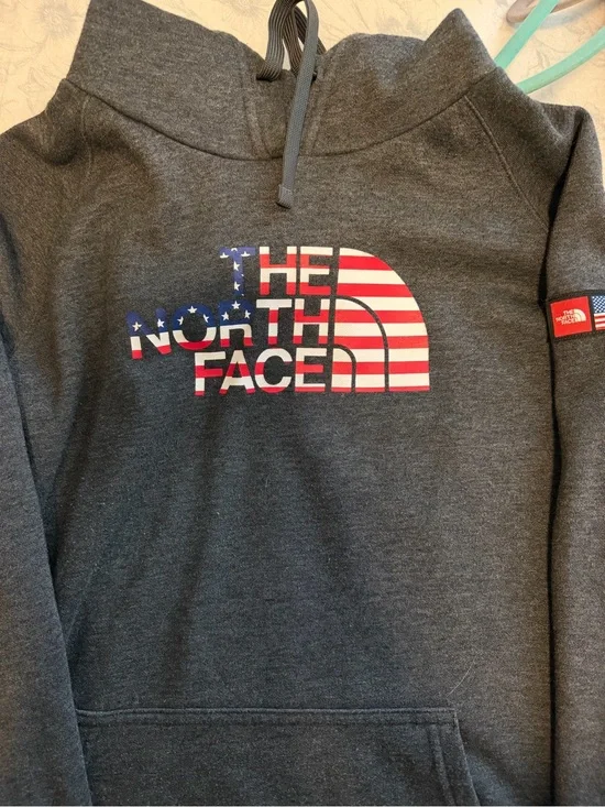 The North Face Men's Charcoal Gray Crewneck Hoodie with American Flag Logo