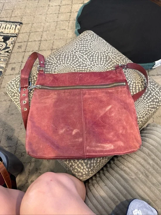 HOBO International Leather Cambel Crossbody Bag Cranberry Adj Strap Zipper