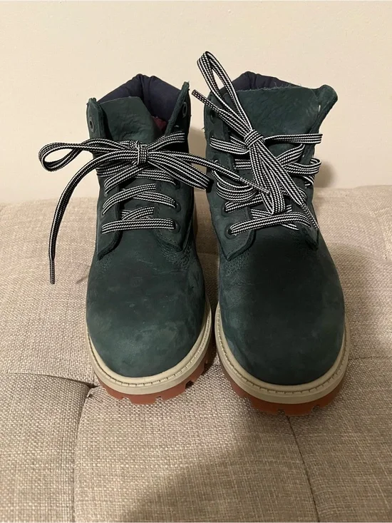 Timberland Kids Dark Green Nubuck Lace-Up Boots with Tan Soles