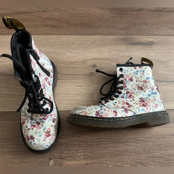 Dr. Martens Delaney Kids Girls White Floral Print Lace Up Combat Boots Size 11