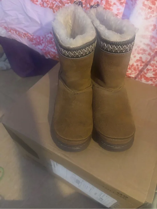 UGG Kids Chestnut Suede Shearling-Lined Boots