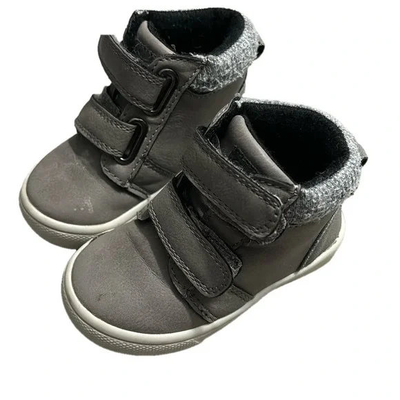 Baby gray boots size 4
